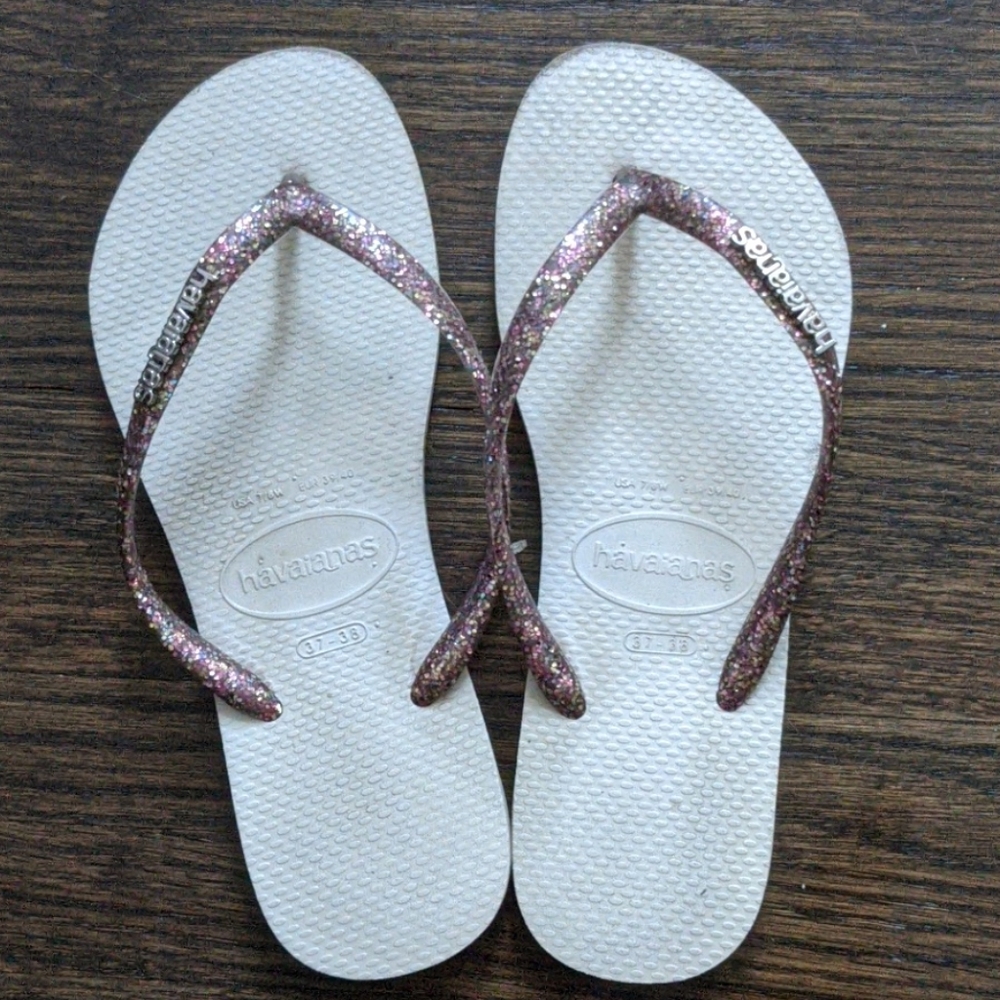 Havaianas off white bottom with glitter straps